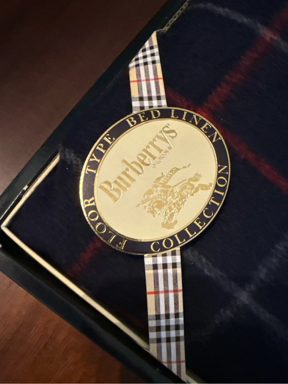 Burberrys ✨ New Wool Shawl / Blanket with Red Windowpane - Picture 5 of 8